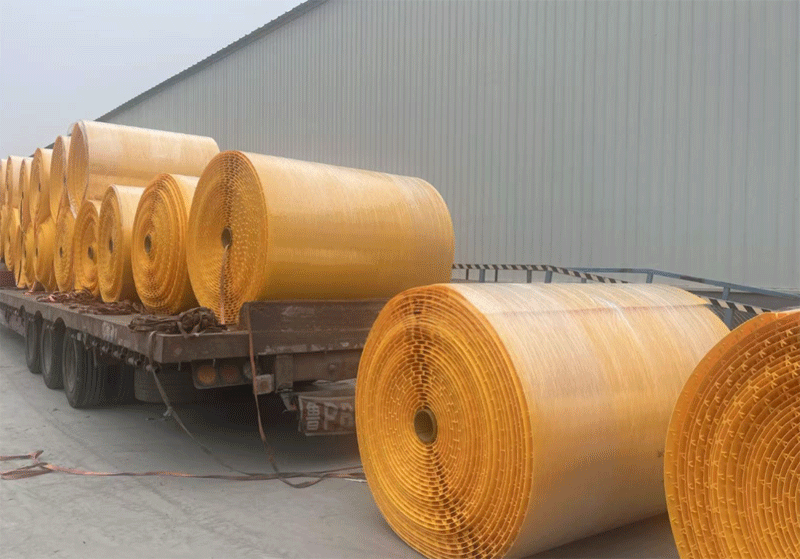 Waterproof and corrosion-resistant lining in a water tank case
